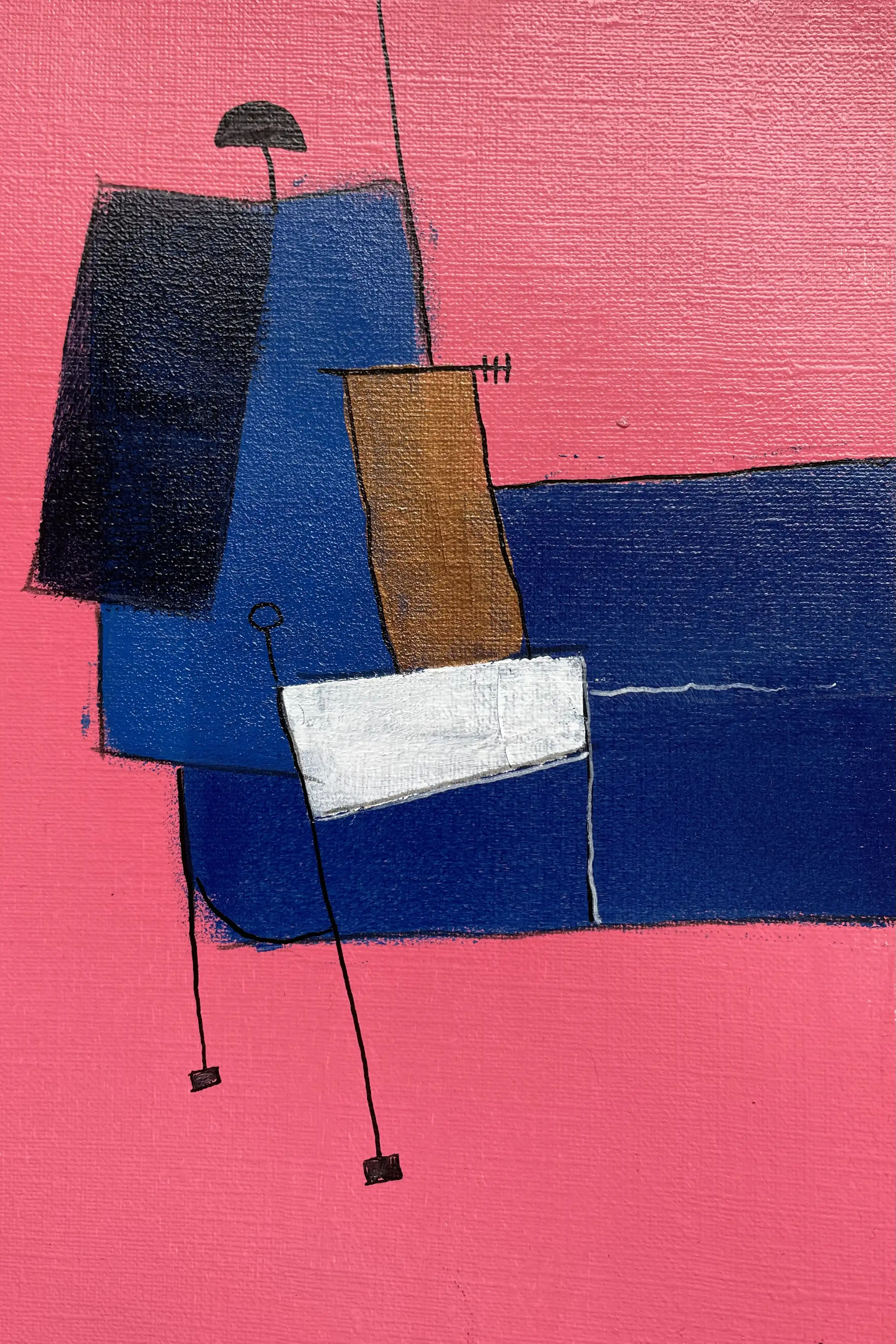 Composition géométrique abstraite avec des formes rouge corail, violet, et rouge-orange arrangées contre un arrière-plan rose