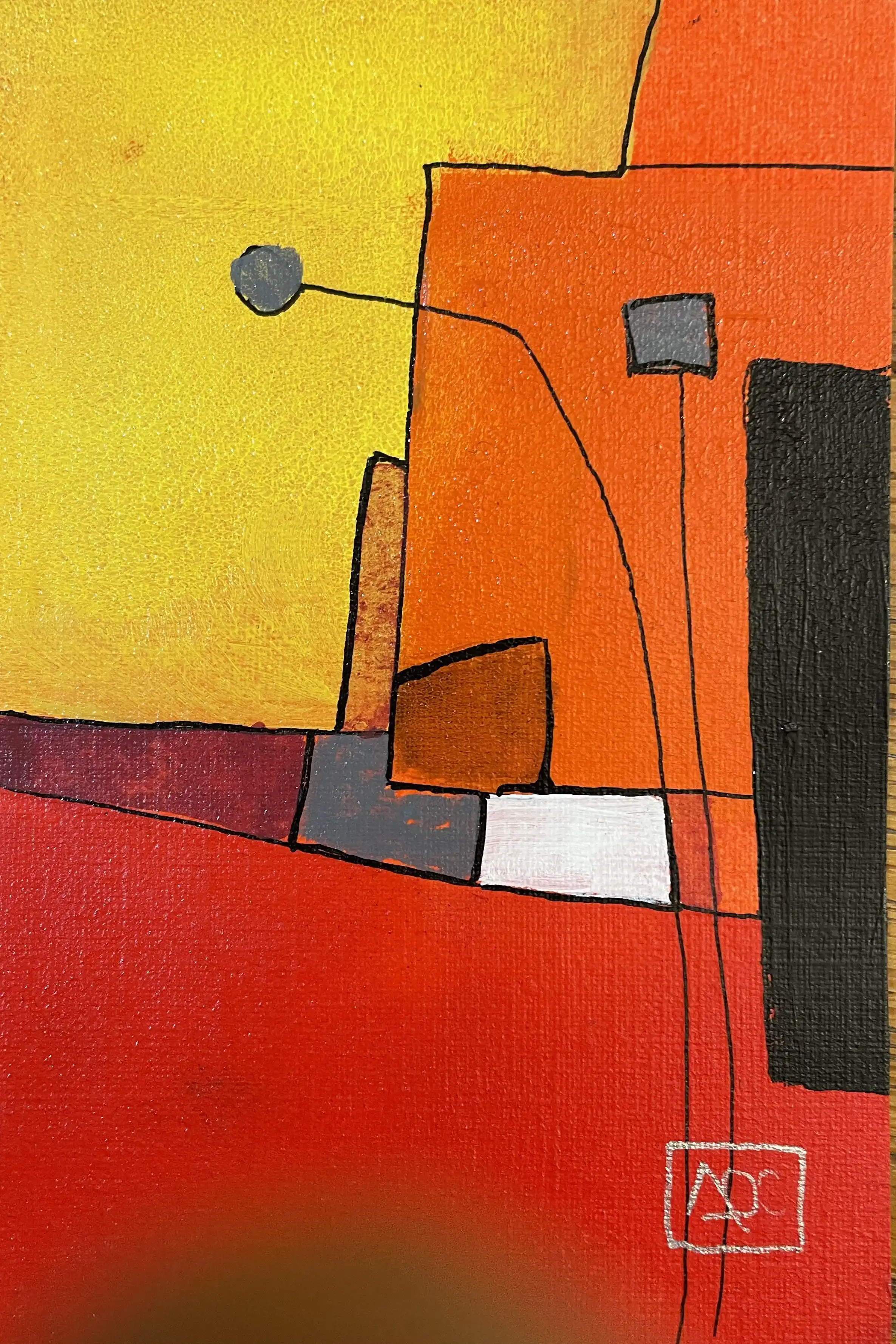 Peinture acrylique : formes géométriques en rouge-orange, jaune-orange et orange séparées par des lignes noires sur papier