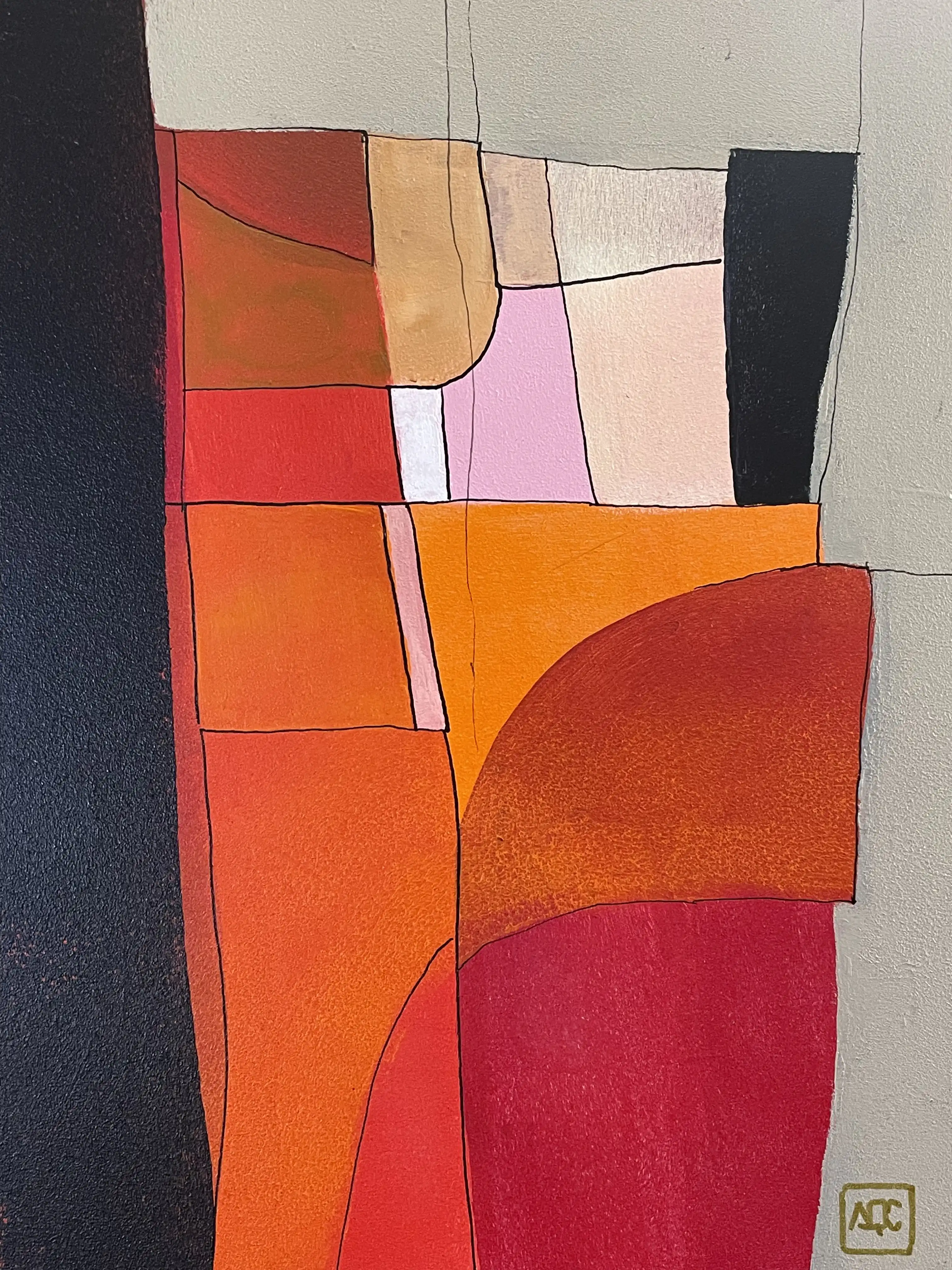 Peinture acrylique avec formes géométriques rouge-orange, contrastes violets, contours courbes créant harmonie couleur musicale