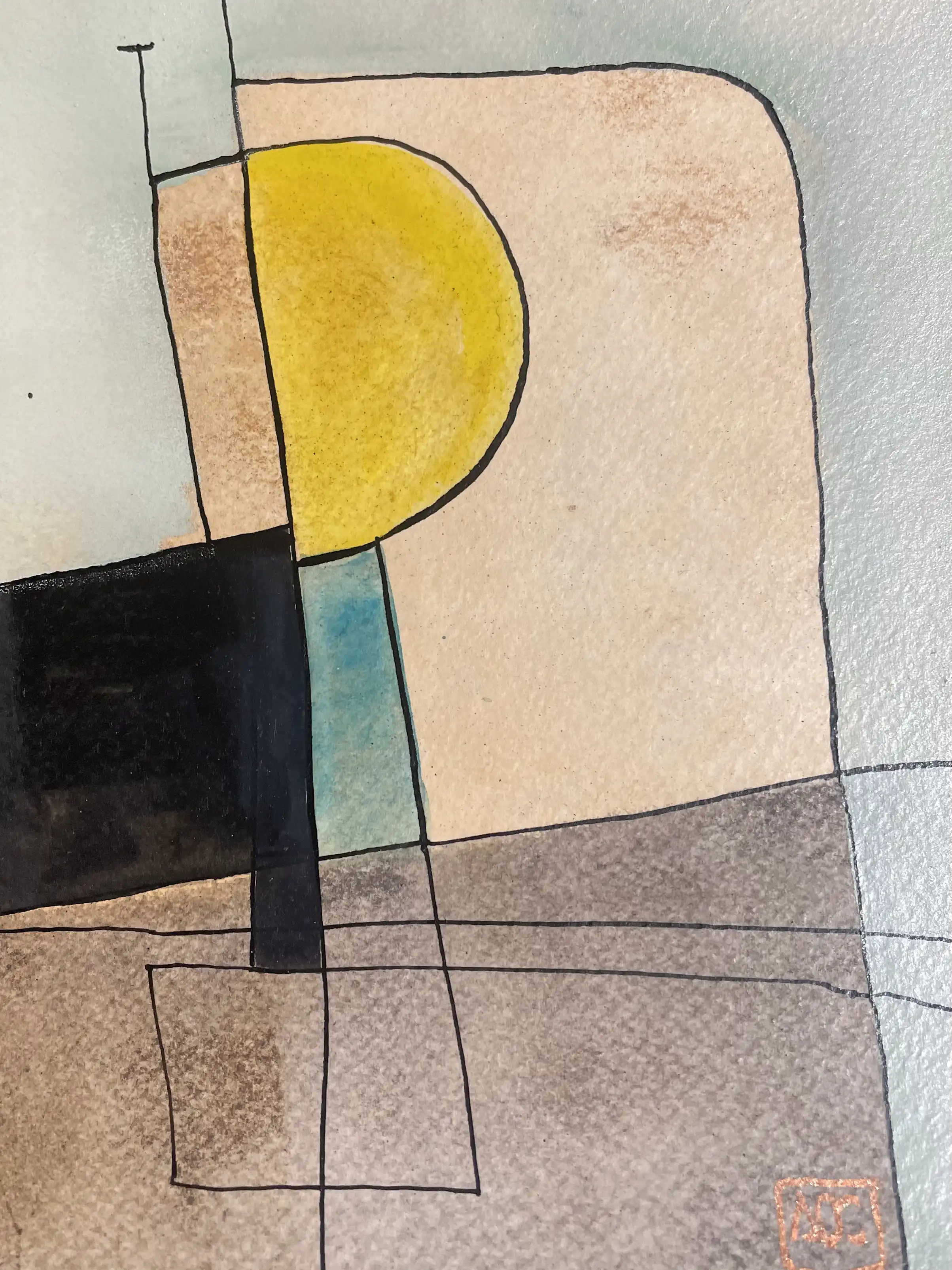 Aquarelle géométrique avec demi-cercle jaune, rectangles orange, éléments noirs et accent vert sur fond neutre