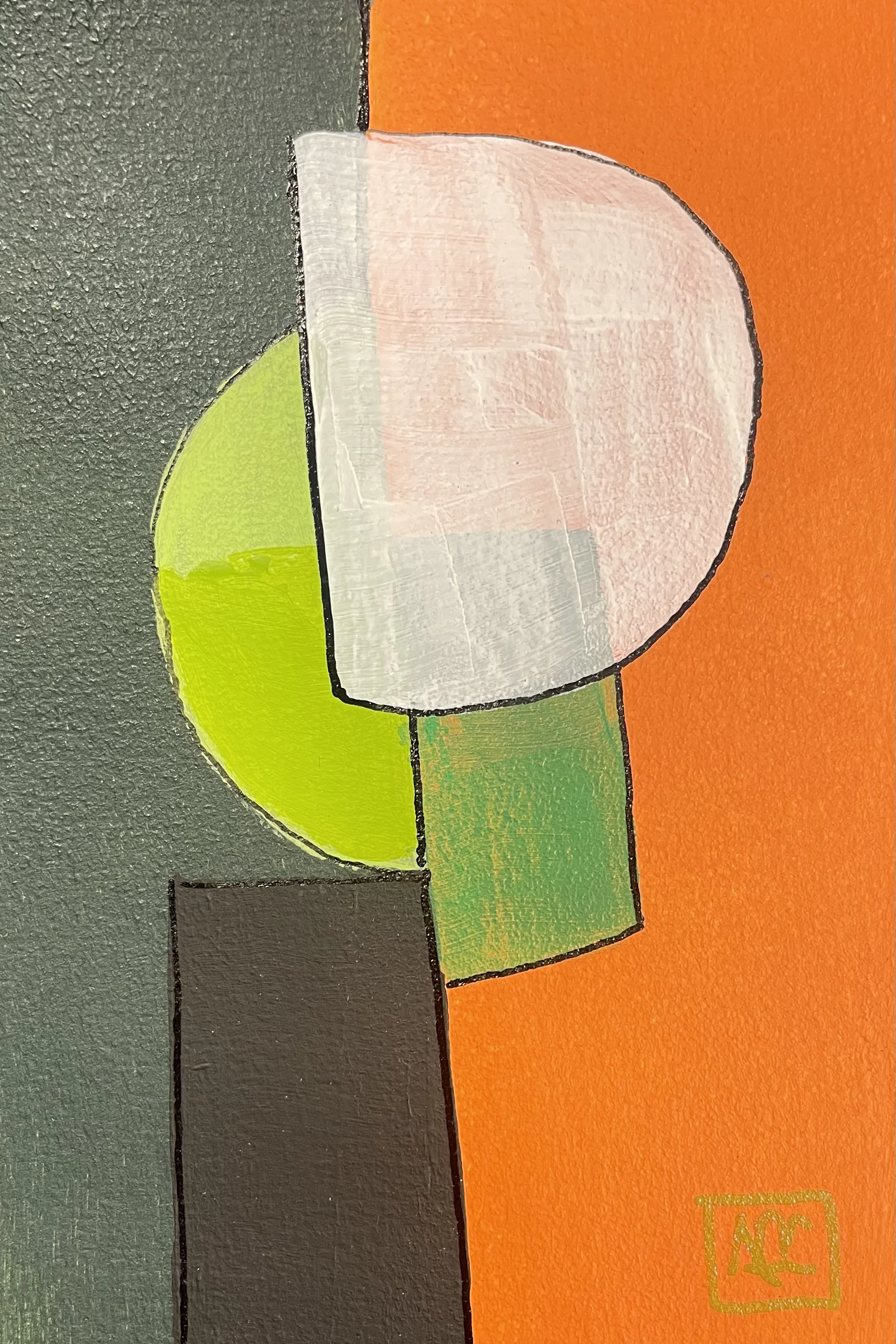 Peinture acrylique avec des formes géométriques orange, jaune-vert et brunes arrangées verticalement sur papier