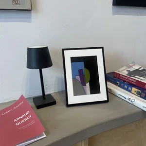Quartier de l'Europe, rue de Naples - Paris 8, 21h20 — table & lampe · PP #1