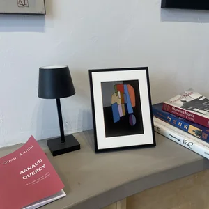 Rue des Rosiers - Paris 4, 07h40 — table & lampe · PP #1