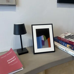 Rue Mouffetard - Paris 5, 09h20 — table & lampe · PP #1